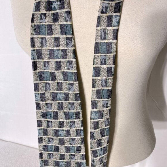 Vintage Essex Row Blue Grey Square Print 100% Silk Tie - Picture 4 of 9